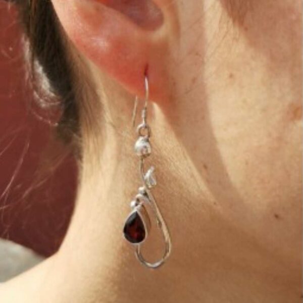 boucles d'oreilles volutes rouges