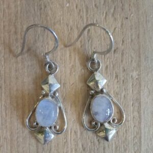 boucles d’oreilles pendantes pierre blanche