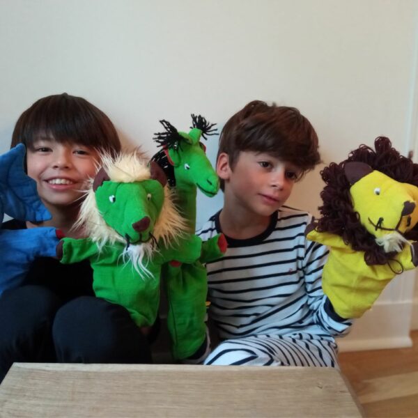 marionnette lion et girafe